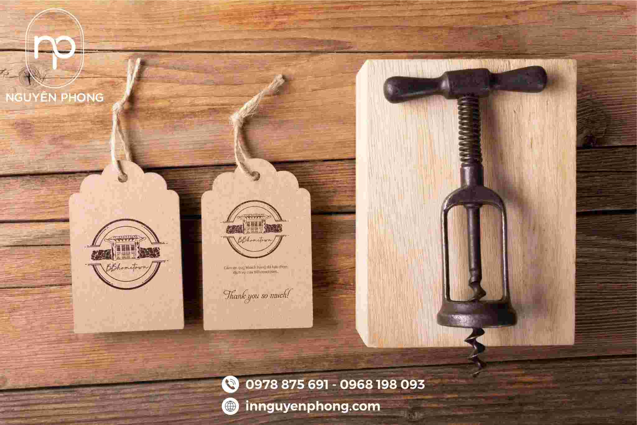 mẫu tag giấy kraft quần áo 